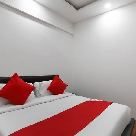 Oyo 40139 Hotel Peradiot Ahmadábád Kültér fotó